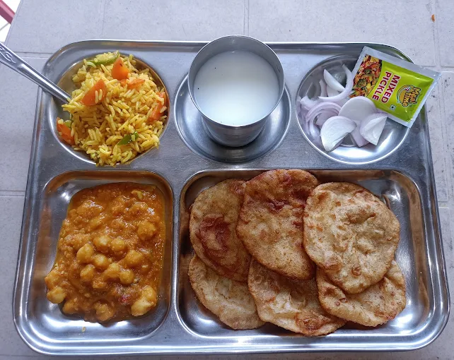 dhyan pg service food