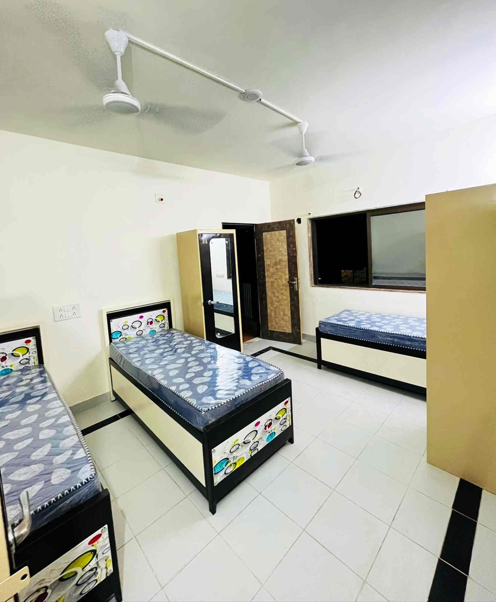 sky blue pg thaltej ahmedabad hostels